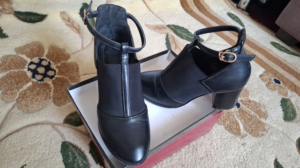 Tufli sotiladi 36 razmer