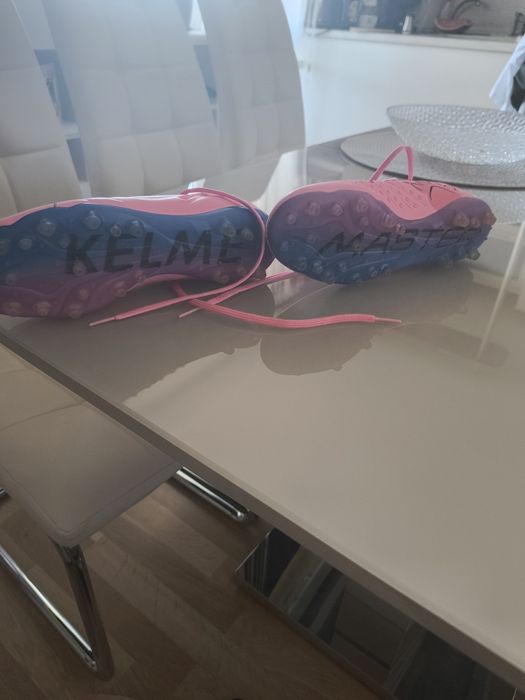 Бутонки на марката KELME 37.5