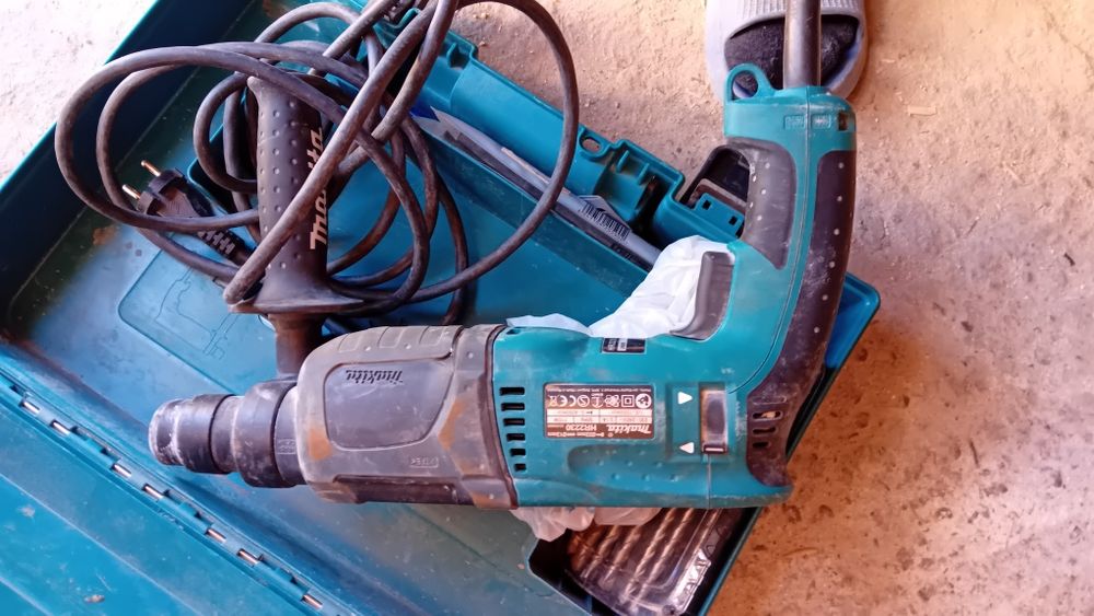 Makita HR2230 cu cutie