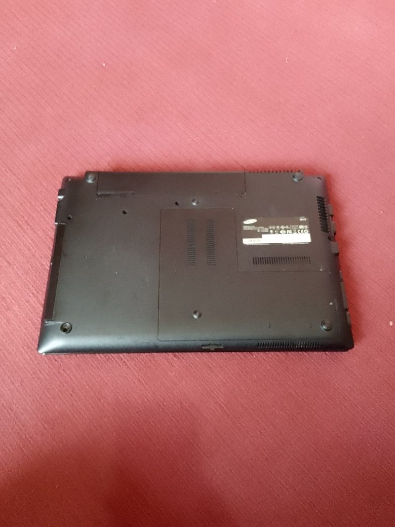 Noutbuk  SAMSUNG Sotladi