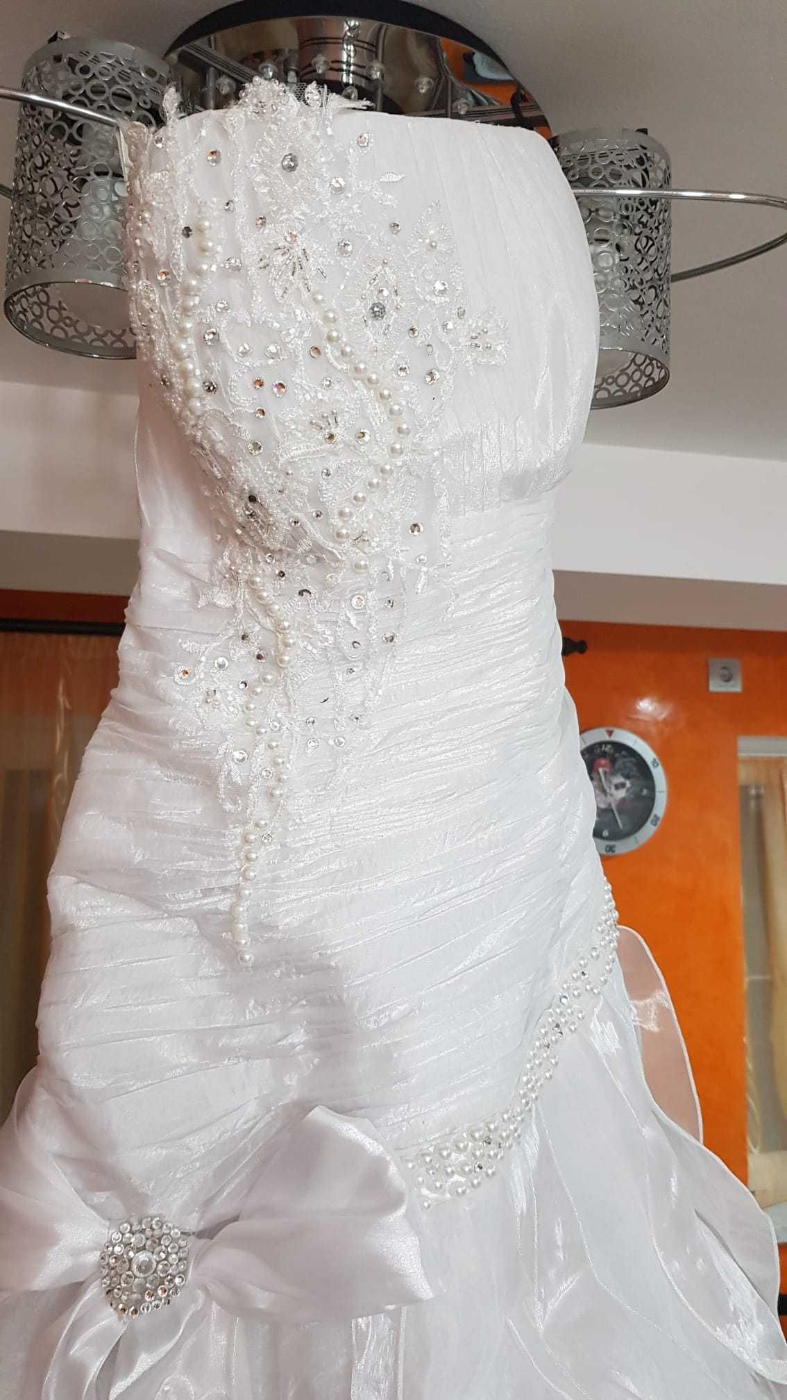 Vând rochie de mireasă