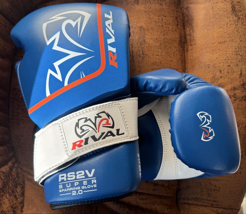 Боксови ръкавици Rival rs2v