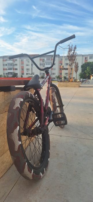 Kink bmx wine curb