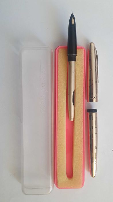 Stiloul White Feather