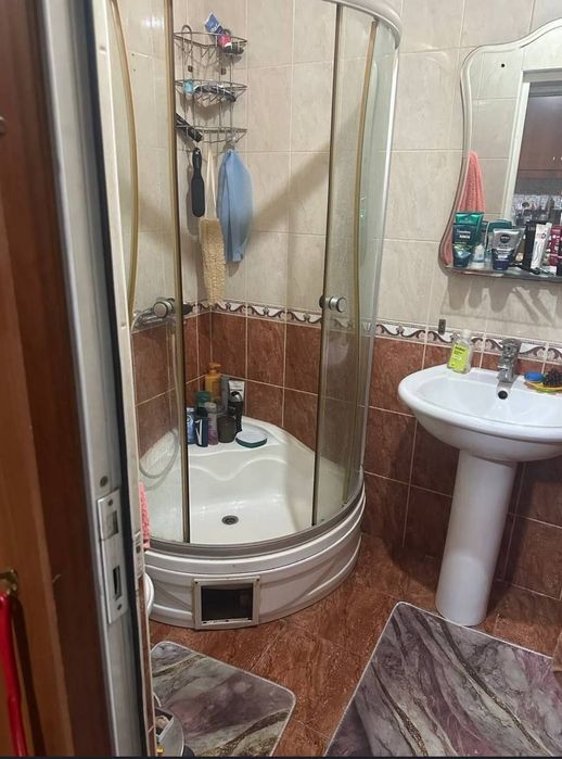 1 комнатная.  Новомосковск, Аккурган.  Кирпичный дом. 3й этаж. Срочно