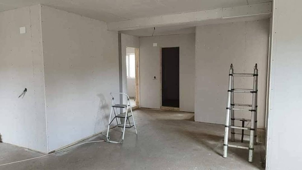 Case pe structura metalica invelite cu panouri sandwich