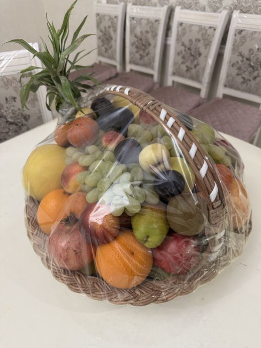 Продам свежие фрукты с корзиной