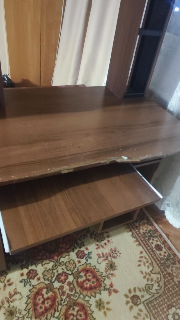 Продам компьютерный стол
