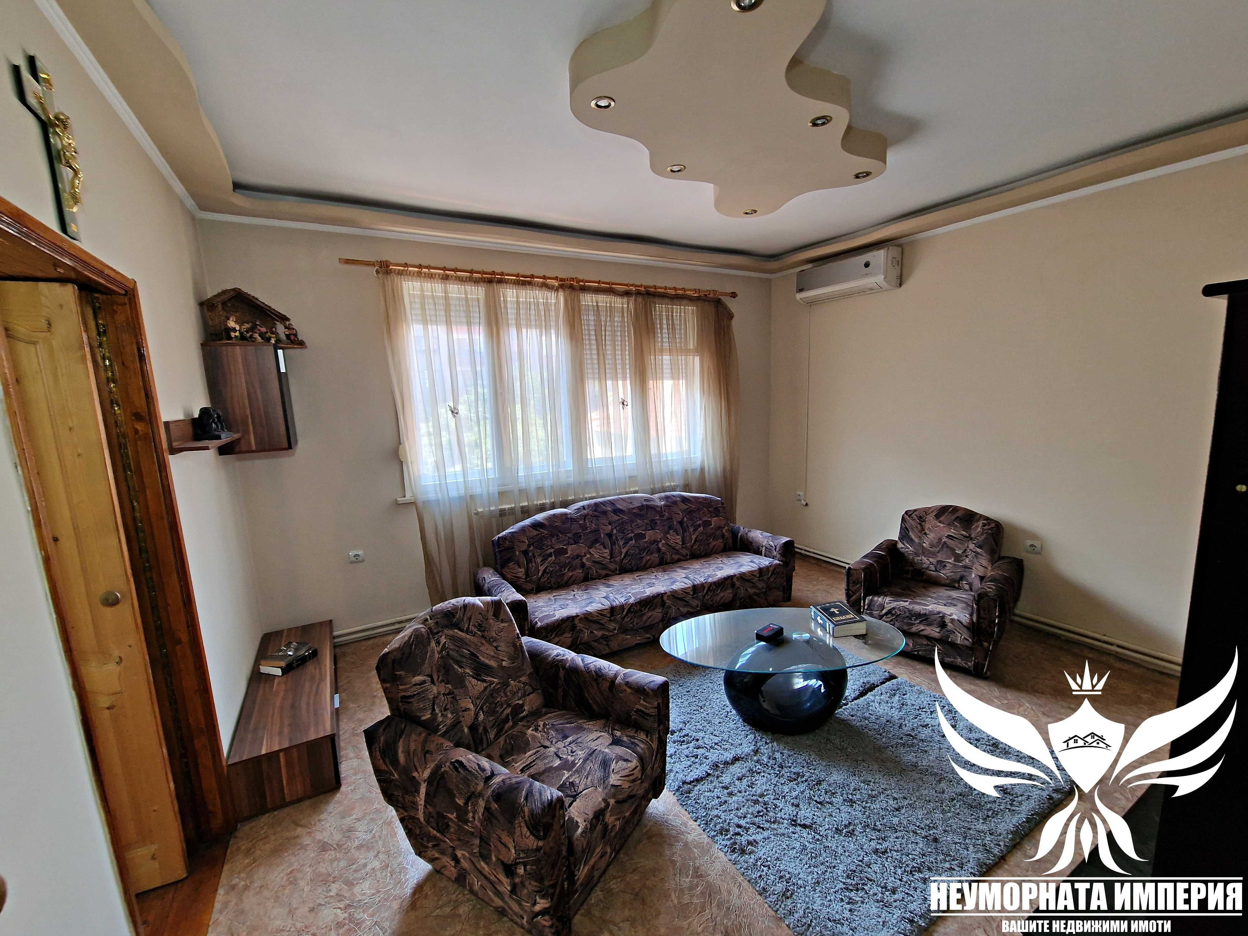 Продавам триетажна къща РЗП 366кв. с 351кв.м. двор в гр.Асеновград