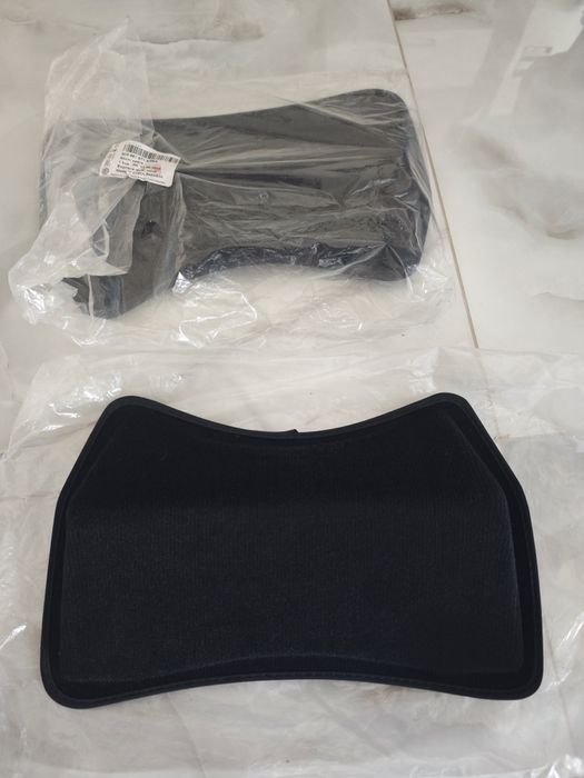 Set 2 x Suporti picioare OEM Skoda Superb - cod 3U0861571A