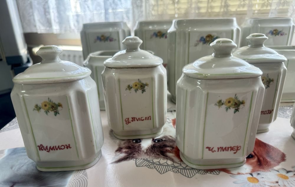 Порцеланов сервиз за подправки