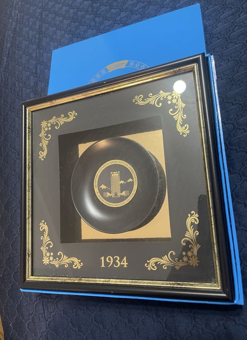 Сувенирная тарелка в рамке КазНУ