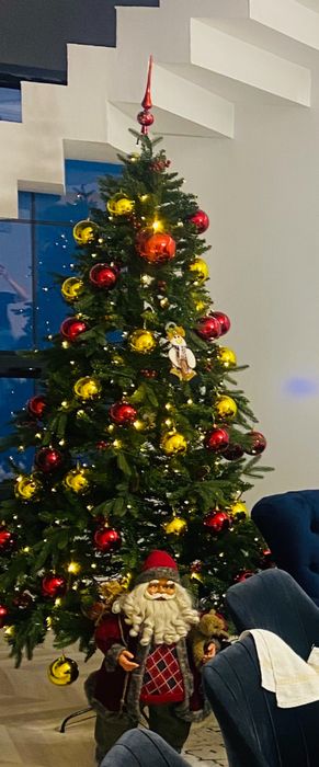 Продается ёлка в хорошем состоянии высота 2.40