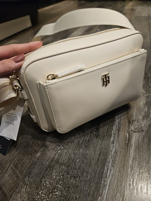 НОВА чанта Tommy Hilfiger