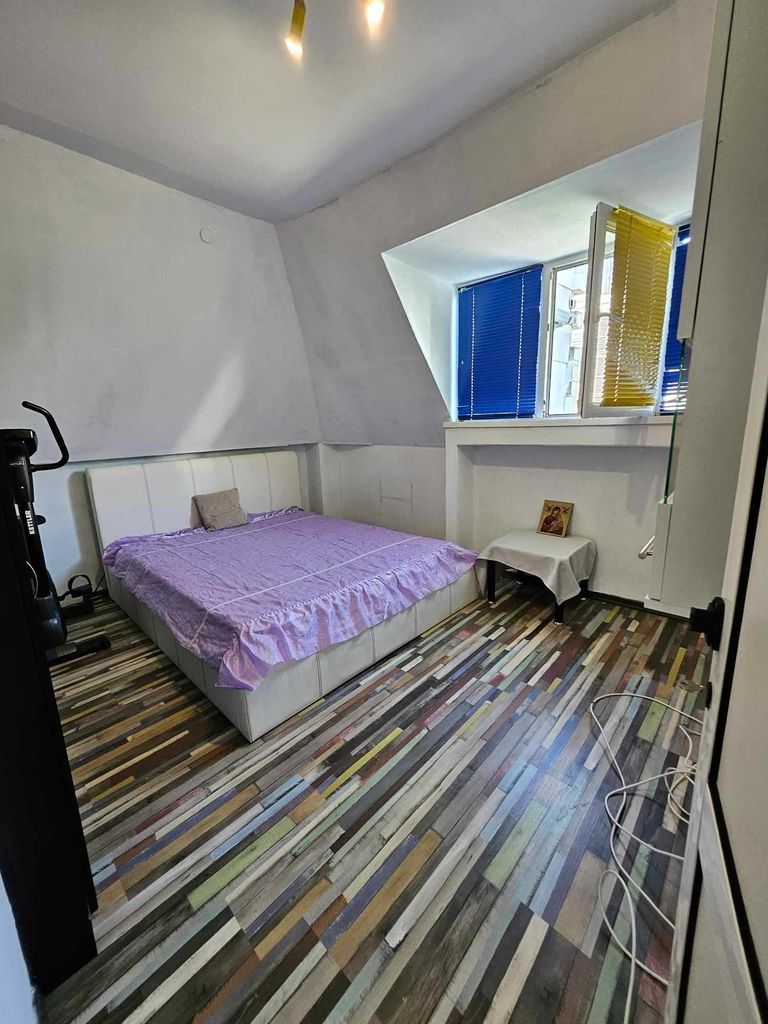 Продава се Тристаен апартамент в Русе, Централен южен район - 85 кв.м за 989 €/кв.м - Снимка #3