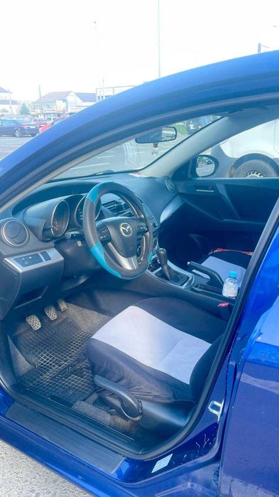 Mazda 3 Berlina 1.6 benzină 105 CP