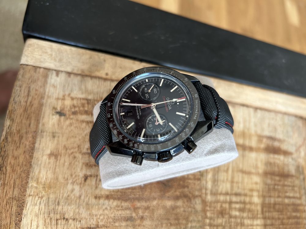 Часовник Omega Dark Side of the Moon automatic