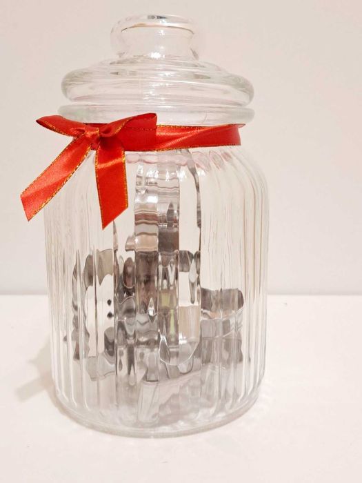 НОВИ! Стъклен буркан за коледни бисквити сладки + 8 броя форми стомана