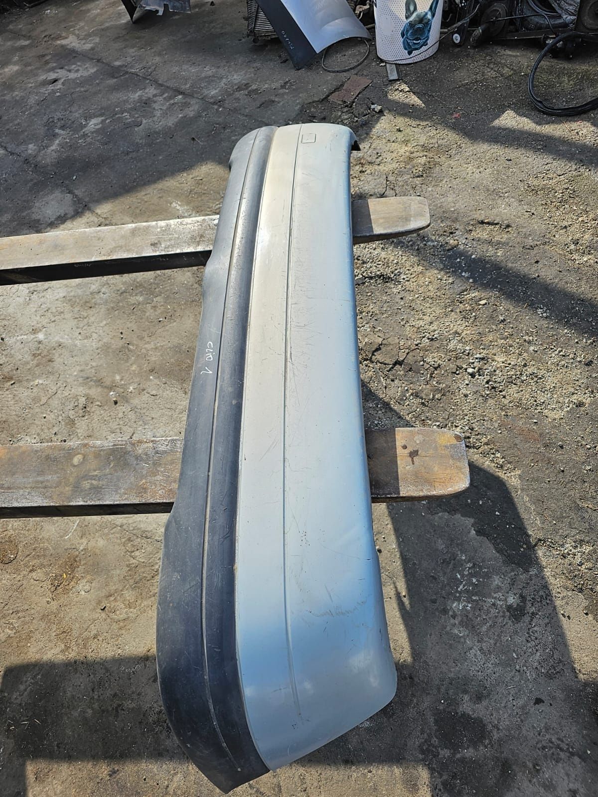 bara spate spoiler renault clio 1 in 2 usi