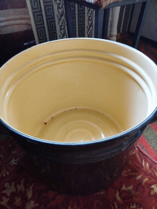 Большие тазы эмалированные ,кастрюля