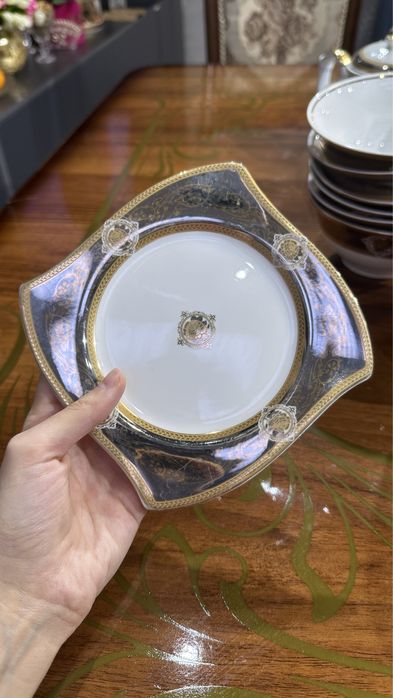 Комплект посуда сотилади . Холати зор. 12 персоналик