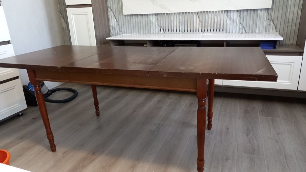 Стол гостинный. обеденный б.у