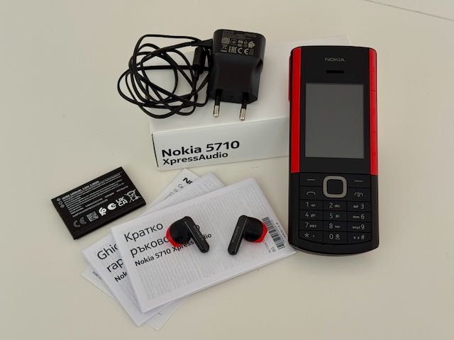 Nokia 5710 със слушалки