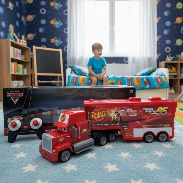 Радиоуправляем камион Mack Rust-eze Transporter с Мълнията Маккуин