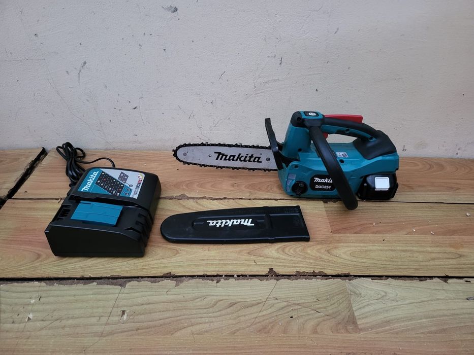 Drujba cu acumulator Makita DUC254