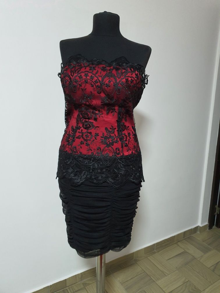 Rochie de seara dantela neagra, model cu flori și tull, corset dantela