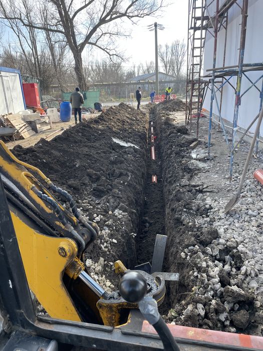 Inchiriem buldoexcavator, miniexcavator, miniincarcator