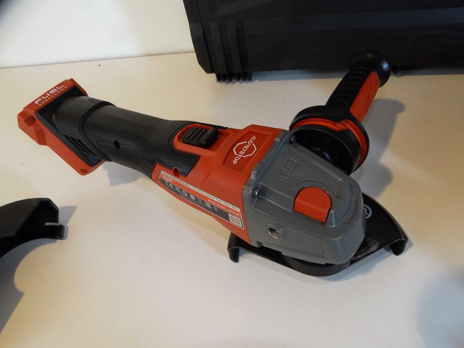 Milwaukee M18 FSAG 125 XB със 5 Ah и зарядно  - Акумулаторен ъглошлайф