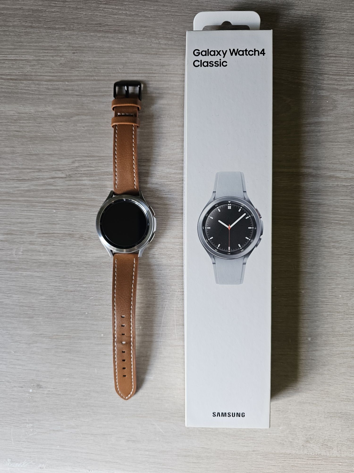 Galaxy Watch 4 Classic 46mm (SM-R890) în stare excelentă