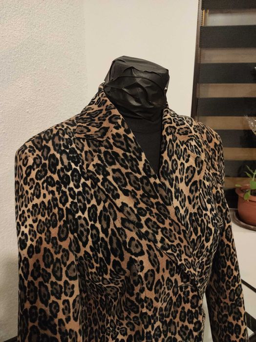 Bianca sacou/ jachetă animal print