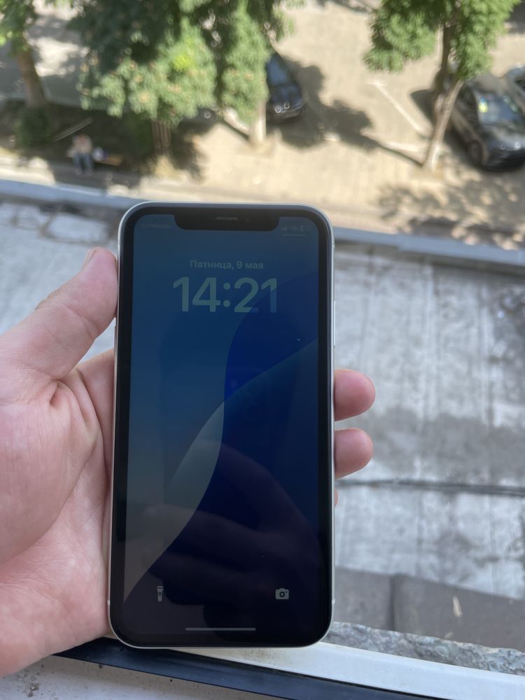 Iphone 11 64 …..