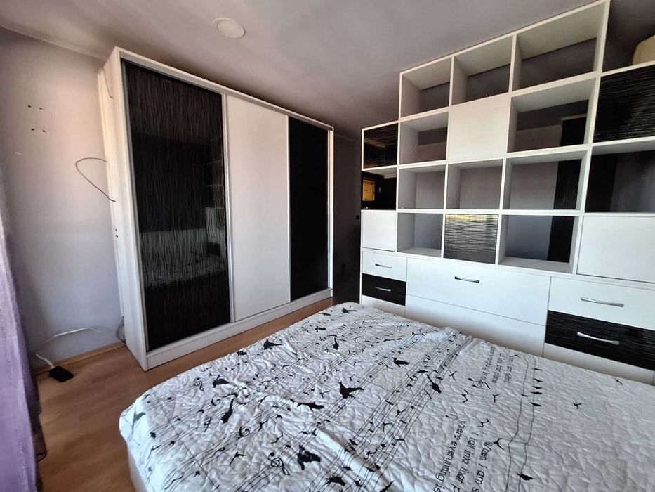 Продава 3 - стаен апартамент