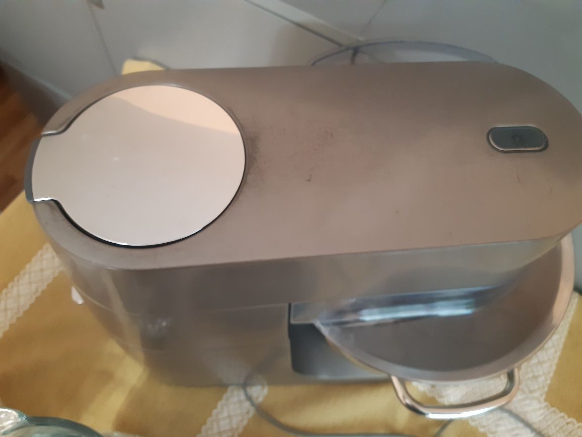 KENWOOD Chef XL 1700W 6.7L Кухненски робот