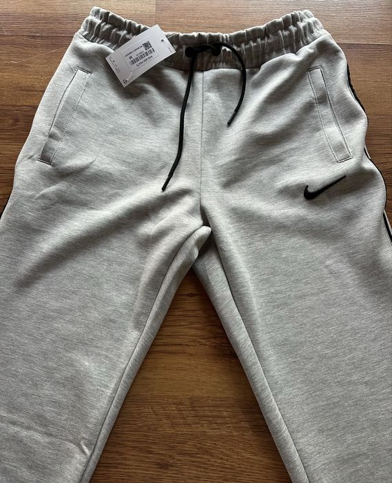 Мъжко,памучно,сиво долнище Nike с бродирана отметка