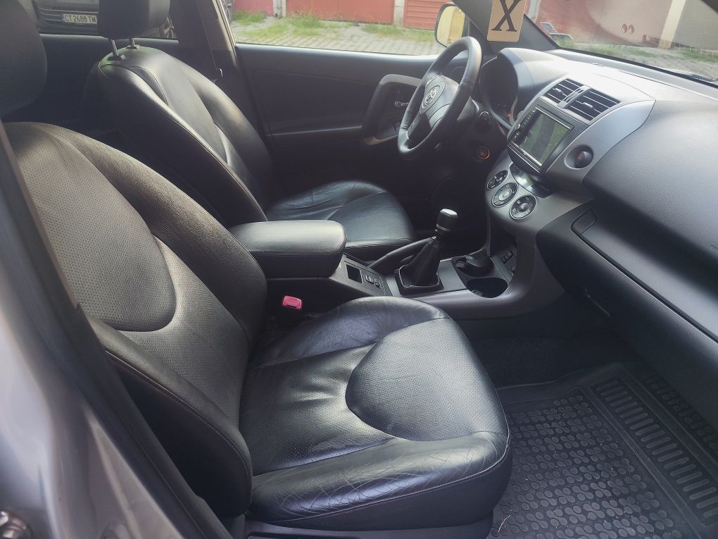 Toyota Rav4 2.2 d4d Ел, кожа, нави, подгрев