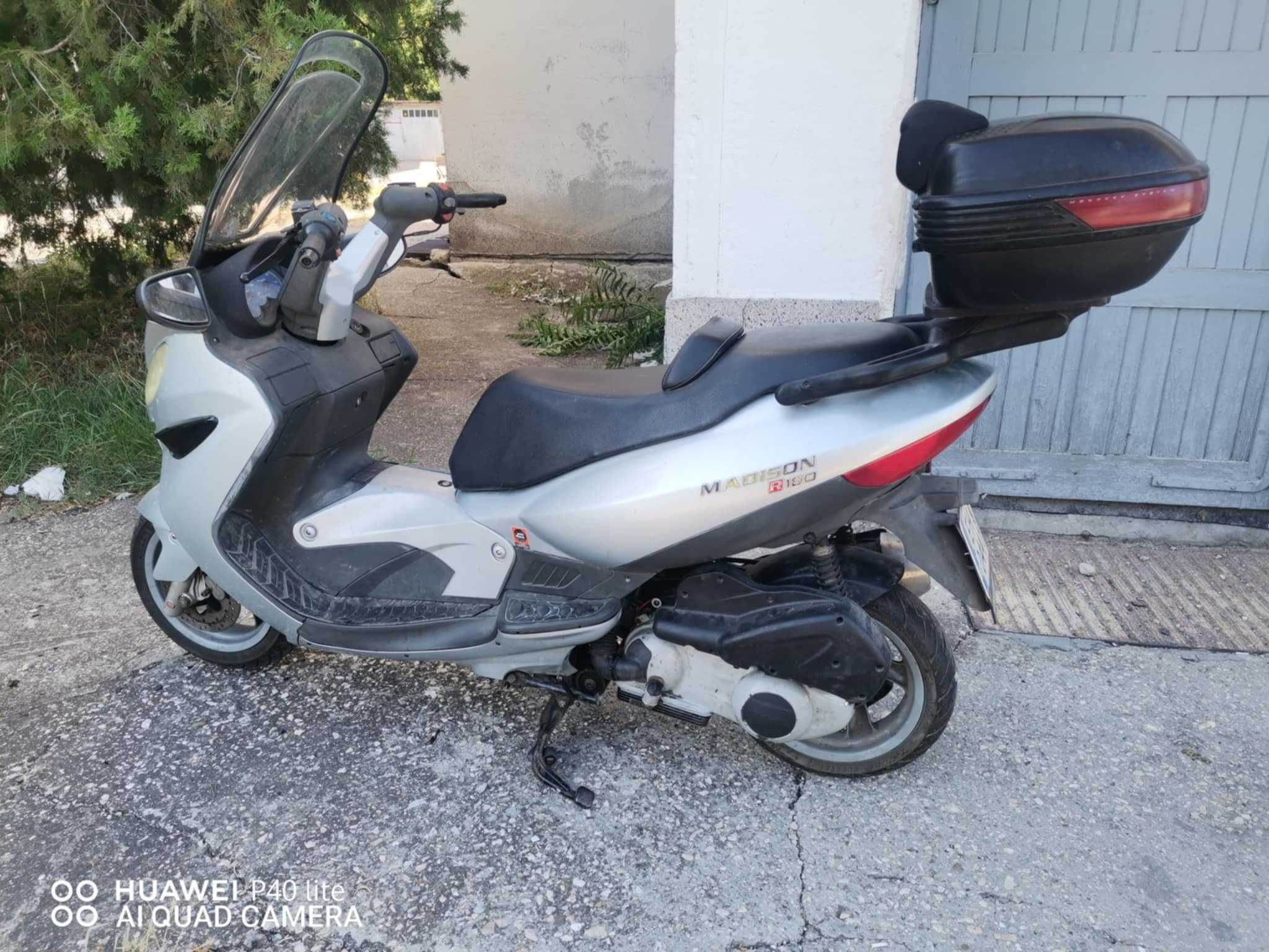 Продавам скутер Малагути Мадисън 200 с проблем в двигателя!