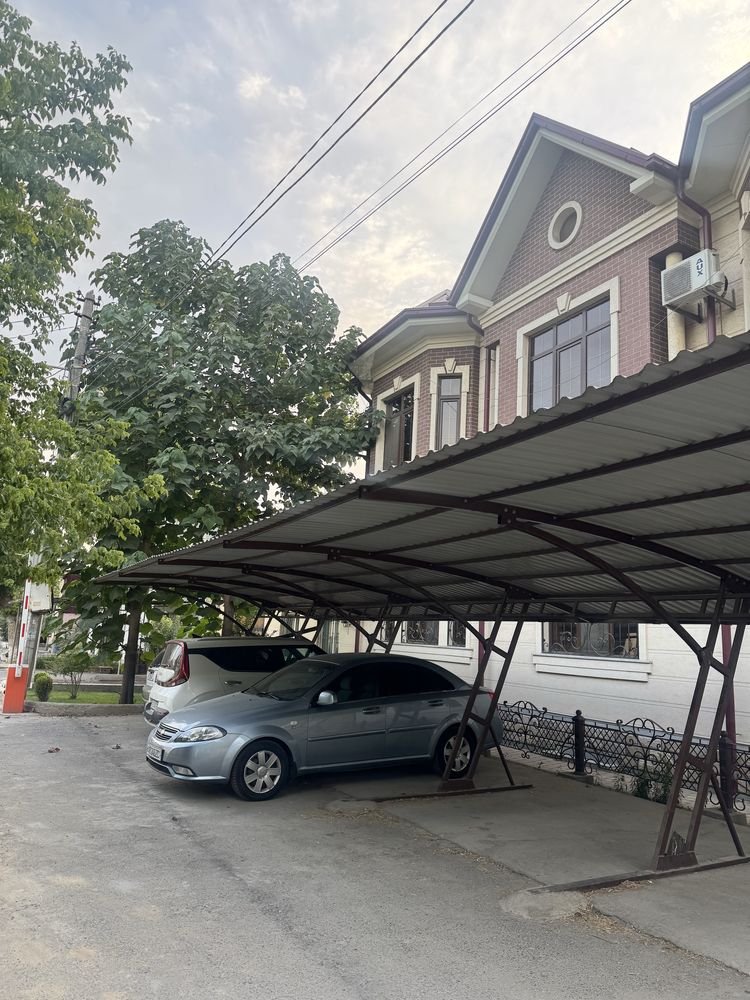продается парковочное место под навесом для 5 автомобилей