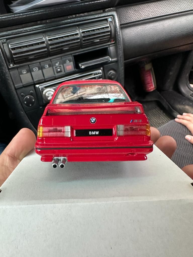 BMW E30 M3  масштабная модель 1/24