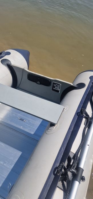 Barca cu motor de 4 cp