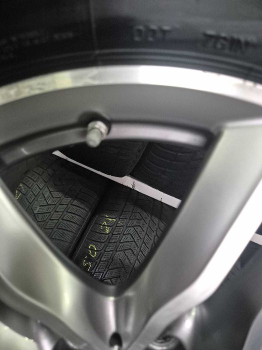 Vând jante BMW X1 R18 cu anvelope