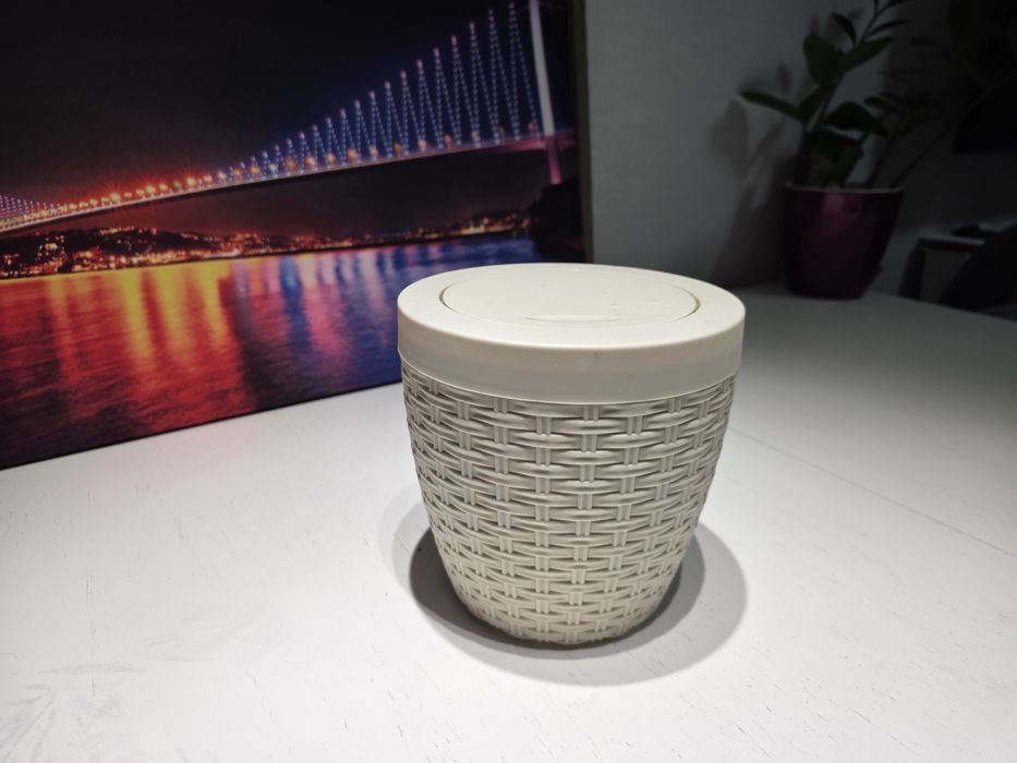 Мусорное ведро с крышкой