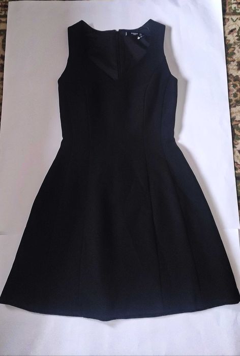 Mango елегантна черна рокля размер М необличана