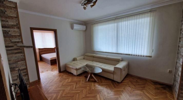 Дава се под наем Двустаен апартамент в Варна, Колхозен пазар - 70 кв.м за 690 € - Снимка #1