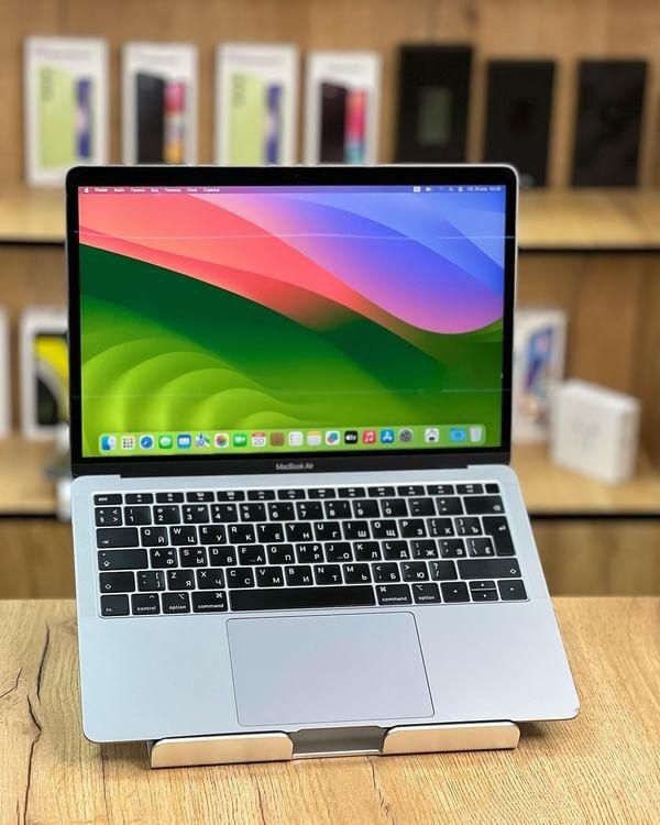 • Apple | MacBook 2019