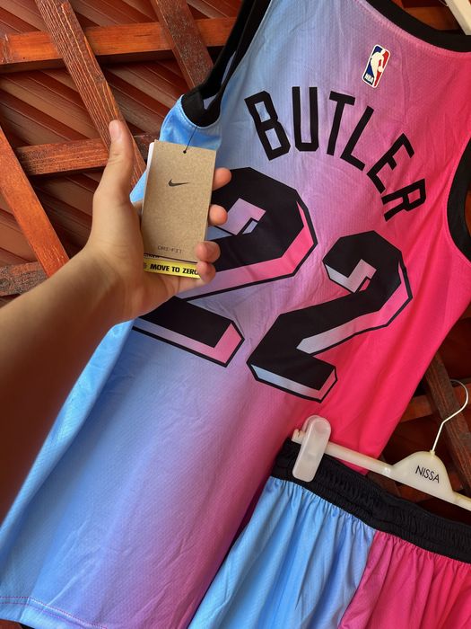 Compleu baschet - Miami Heat - Butler 22