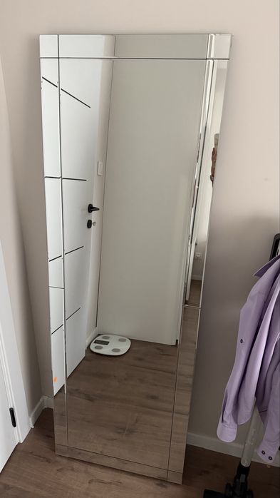 Продявам стоящо огледало